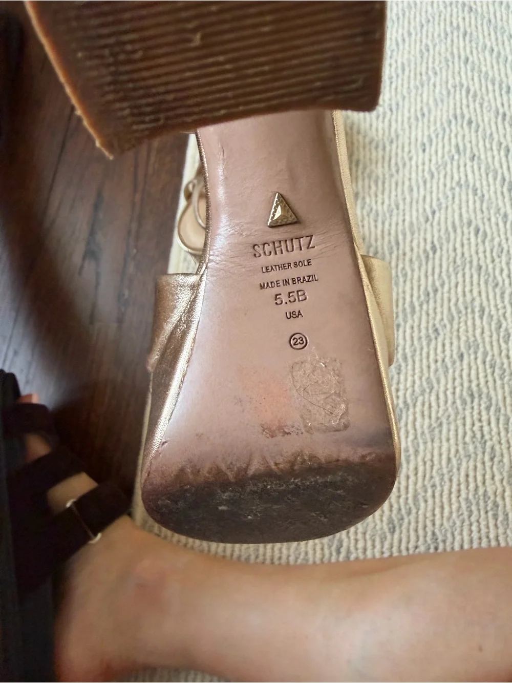 SCHUTZ chunky block